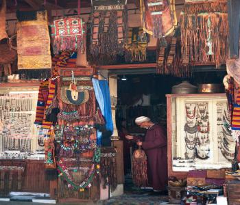Moroccan Dresses Guide: Explore Caftans, Djellabas & Takchitas